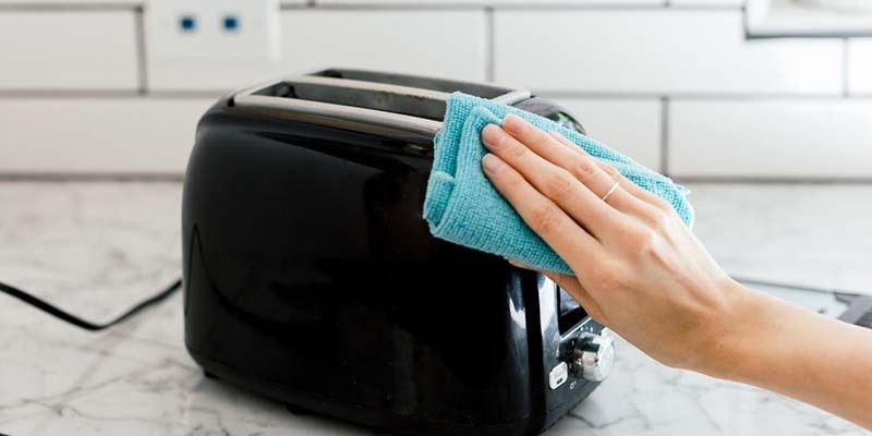 تمیز کردن وسایل برقی چگونه است